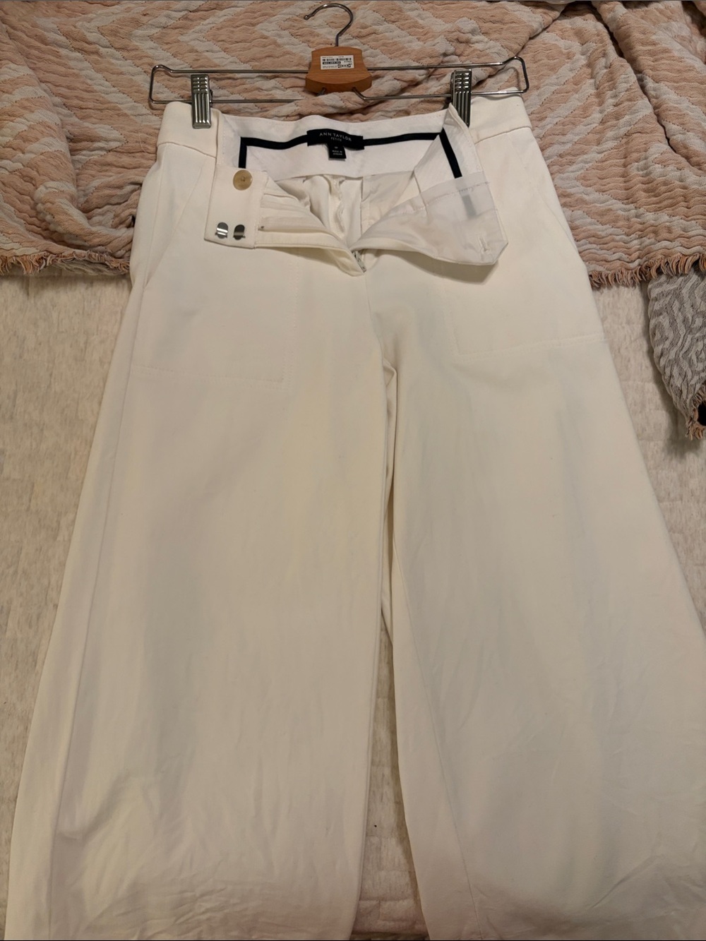 Ann Taylor Wide Leg Pants in Off-White